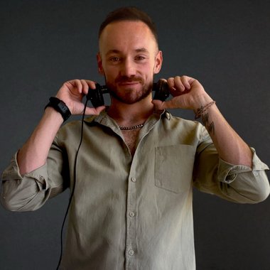 RONNI w. - Freelance Voice Actor