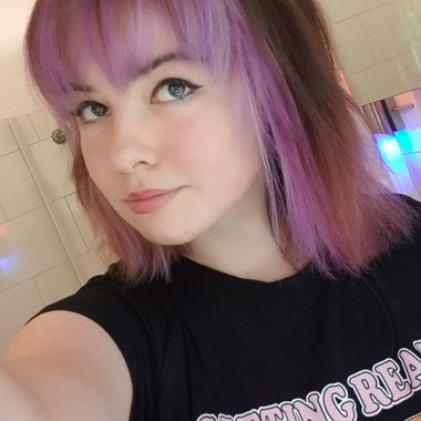 Ioana M. - Freelance Graphic Designer