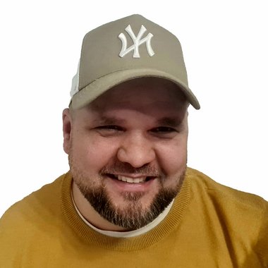 Roland B. - Freelance Designer