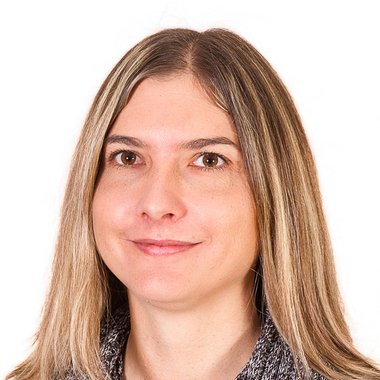 Caryn R. - Freelance Designer
