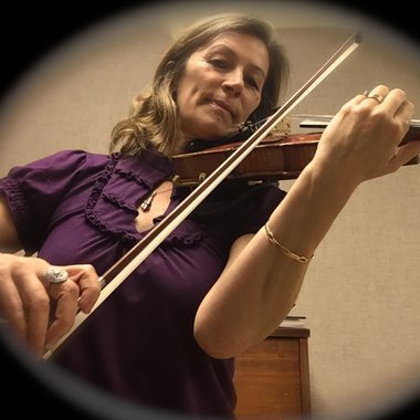 Isabelle B. - Freelance Voiceover Artist
