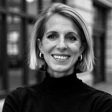 Stephanie L. - Freelance Marketing Analyst