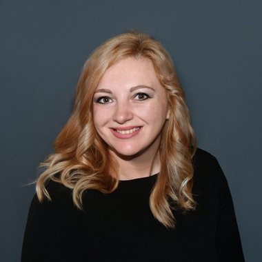 Debora I. - Freelance Brand Designer