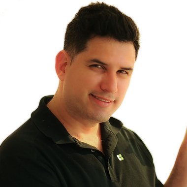 Andrés L. - Freelance Digital Marketer