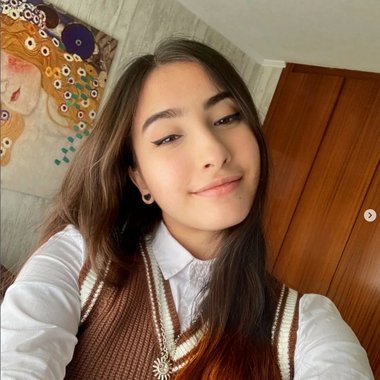 María V. - Freelance Graphic Designer