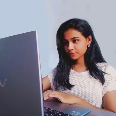 AshlyDesigner - Freelance Brand Designer