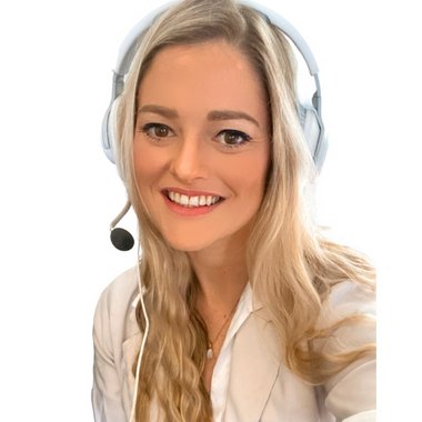 Kristy R. - Freelance Social Media Manager