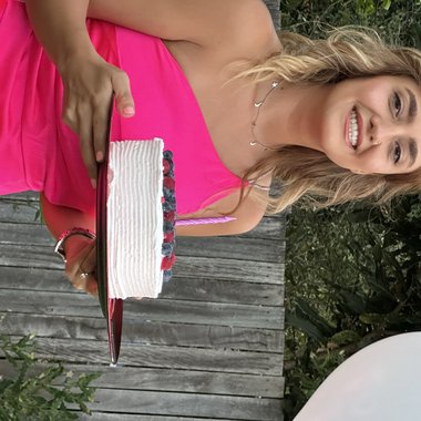 Maryam B. - Freelance Graphic Designer