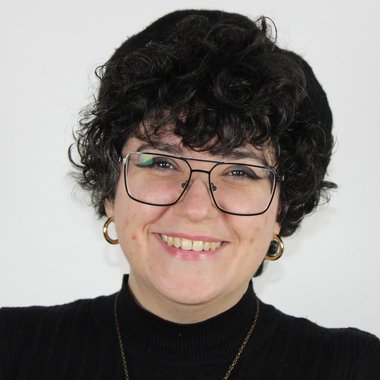 Beatriz M. - Freelance Graphic Designer