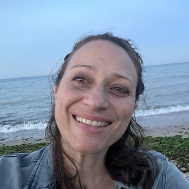 Vania B. - Freelance Community Manager