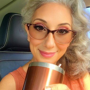 Loretta A. - Freelance Content Creator