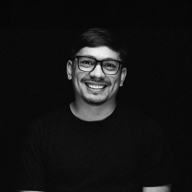 CÉSAR V. - Freelance Designer