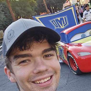 Bravaris - Freelance Video Editor