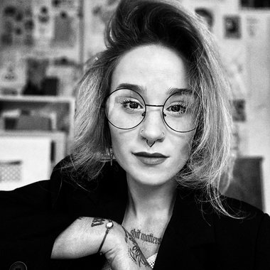 Alexx T. - Freelance Graphic Designer
