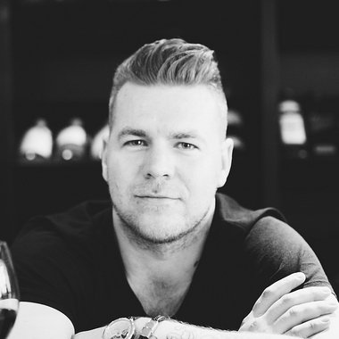 Maario P. - Freelance Graphic Designer