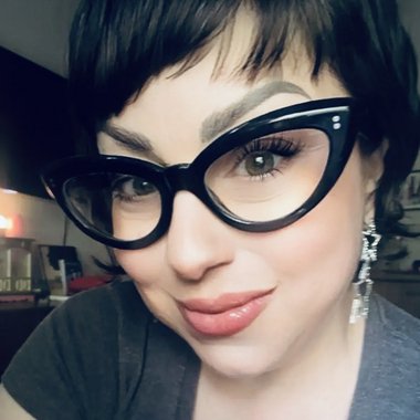 Joanna D. - Freelance Brand Designer