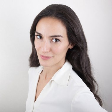 Merve S. - Freelance Brand Designer