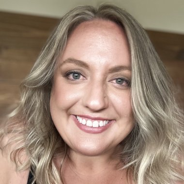 Ariel F. - Freelance Social Media Freelancer