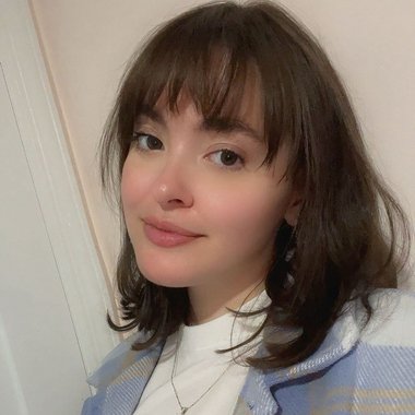 Arianna A. - Freelance Graphic Designer