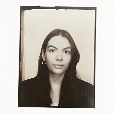 Alba P. - Freelance Graphic Designer