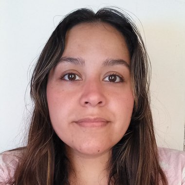 Antonella L. - Freelance Graphic Designer