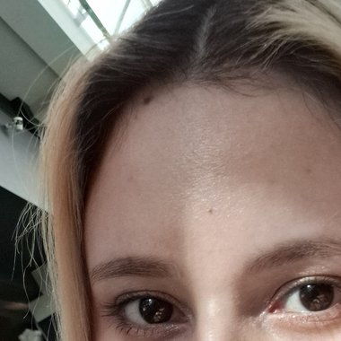 María A. - Freelance Graphic Designer