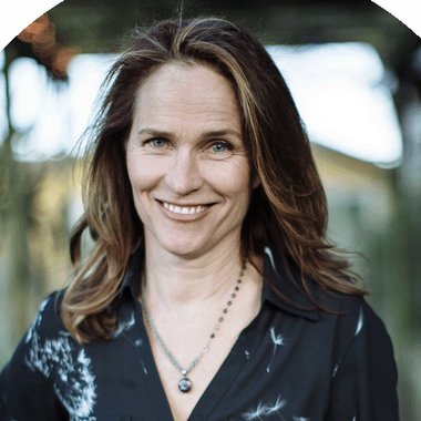 Anne D. - Freelance Brand Designer