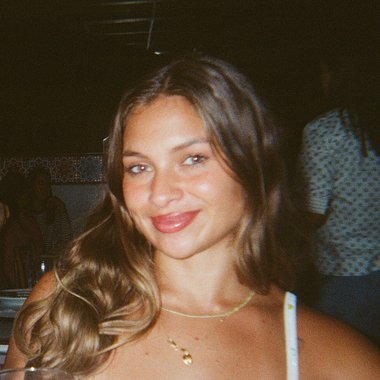 Isabella H. - Freelance Social Media Manager