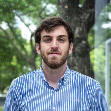 Guido V. - Freelance Graphic Designer