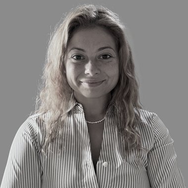 Roberta - Freelance Graphic Designer