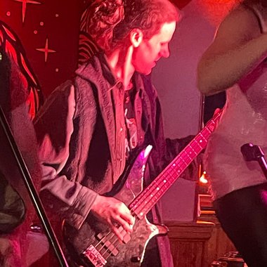 Lewis R. - Freelance Musician