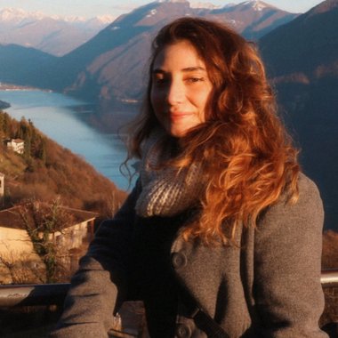 Isabela B. - Freelance Designer