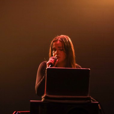 Saoirse M. - Freelance Singer