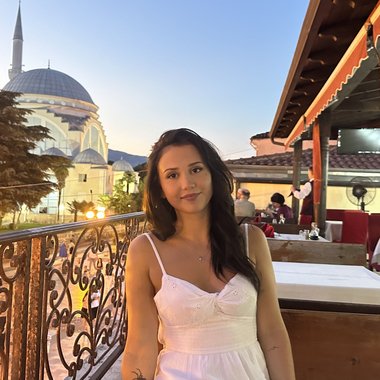 Nixie S. - Freelance Social Media Manager