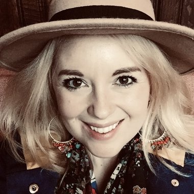 Helen F. - Freelance Line Producer