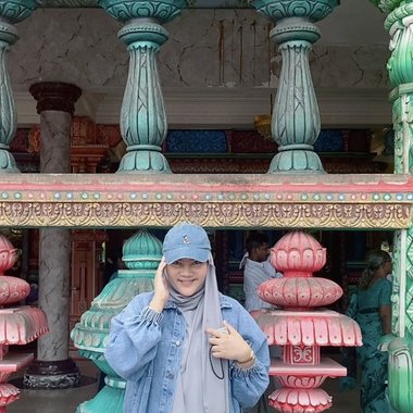 Vella A. - Freelance Designer