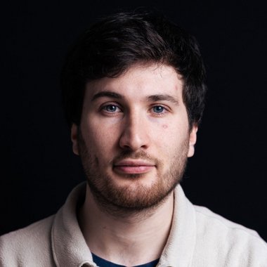 Ruben S. - Freelance Graphic Designer