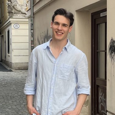 Vincent D. - Freelance Marketing Consultant