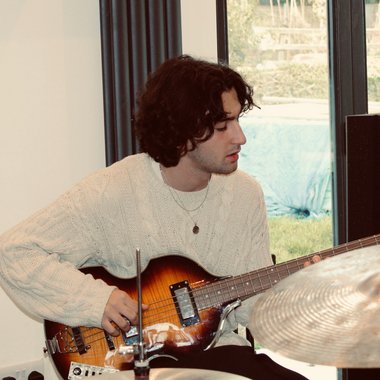 Aris S. - Freelance Cellist