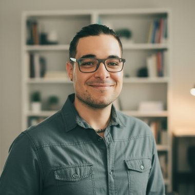 Juan V. - Freelance Graphic Designer