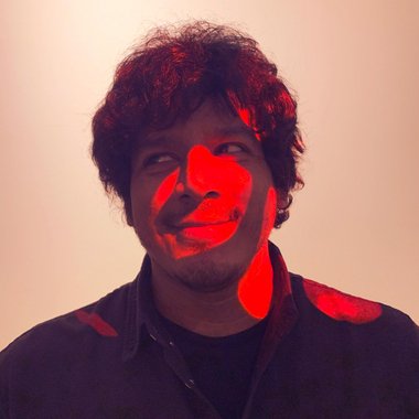 Hugo D. - Freelance Graphic Designer