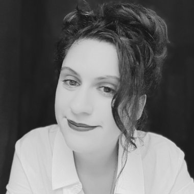 Vanda A. - Freelance Designer