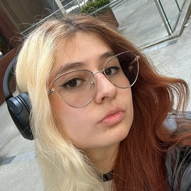 Gabriela V. - Freelance 3d Designer