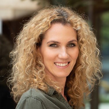 Simona V. - Freelance Brand Strategist