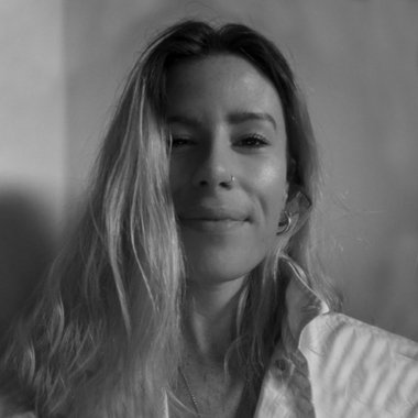 Charlie F. - Freelance Presentation Designer