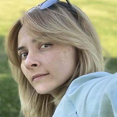 Dana B. - Freelance Brand Designer