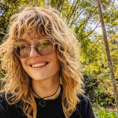 Ronja V. - Freelance Motion Graphic Designer