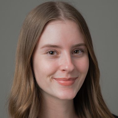 Emma B. - Freelance Presentation Designer