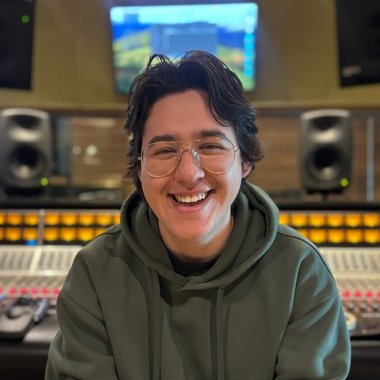 Abraham B. - Freelance Mixing Engineer