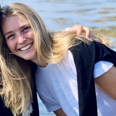 Louise W. - Freelance Marketing Analyst